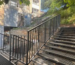 вход в МБУДО ДЮФЦ "Дзержинский"